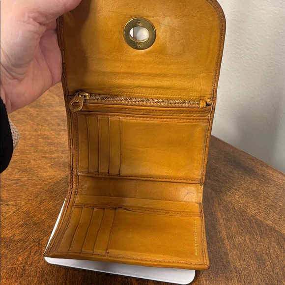 🔥 LOW START Marc Jacobs Brown Leather Turn lock Wallet with Gold Accents - Picture 7 of 12
